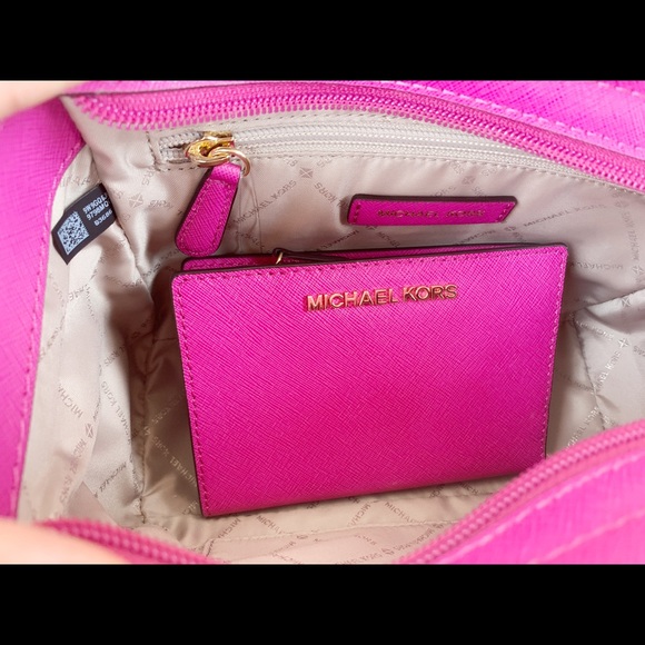 SALE ‼️ Michael kors medium messenger bag + wallet - Picture 8 of 8